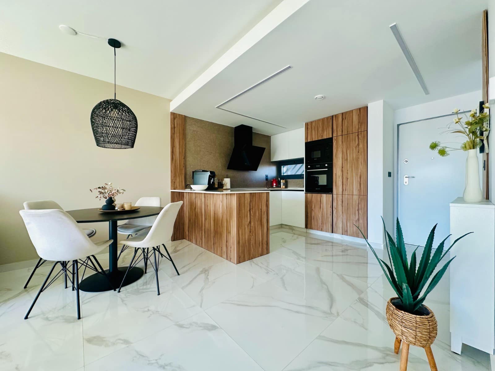 2 makuuhuone Kattohuoneisto myytävänä paikassa El Raso mukana uima-altaan 
autotalli - 289 000 € (Ref: 9464588)