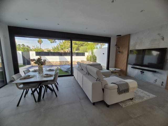 Adosado de 3 habitaciones en Santiago de la Ribera, San Javier en venta con piscina garaje - 699.900 € (Ref: 9464599)