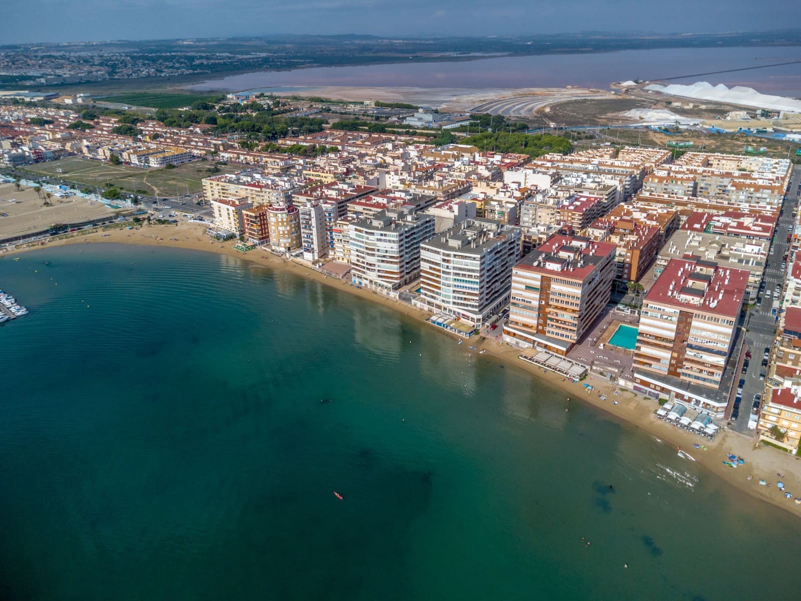 3 makuuhuone Huoneisto myytävänä paikassa Torrevieja mukana uima-altaan - 359 000 € (Ref: 9464608)