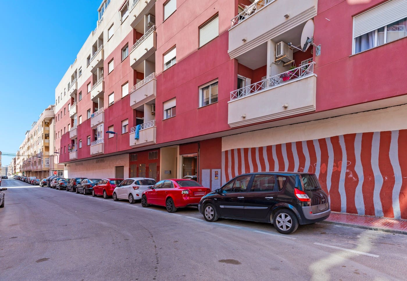 2 slaapkamer Strandappartement te koop in Torrevieja met zwembad - € 129.000 (Ref: 9464612)