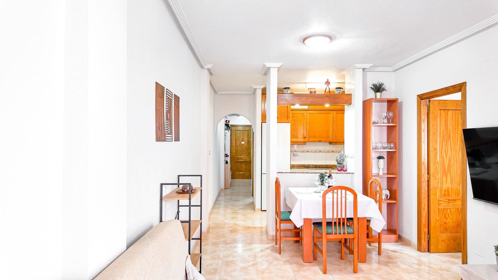 2 slaapkamer Strandappartement te koop in Torrevieja met zwembad - € 129.000 (Ref: 9464612)