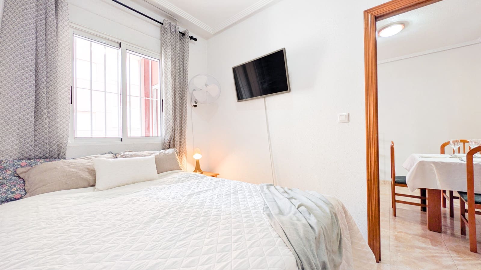 2 slaapkamer Strandappartement te koop in Torrevieja met zwembad - € 129.000 (Ref: 9464612)