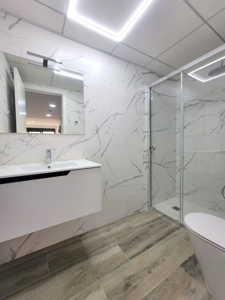 3 sypialnia Apartament na sprzedaż w Torrevieja z basenem garażem - 375 000 € (Ref: 9464613)