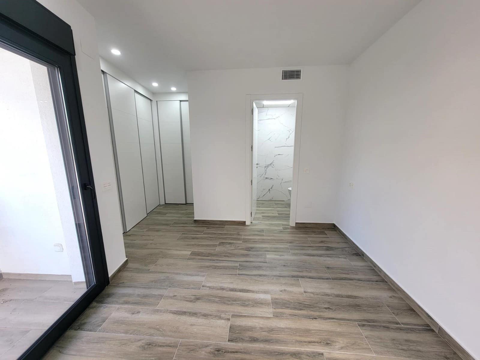 3 sypialnia Apartament na sprzedaż w Torrevieja z basenem garażem - 375 000 € (Ref: 9464613)