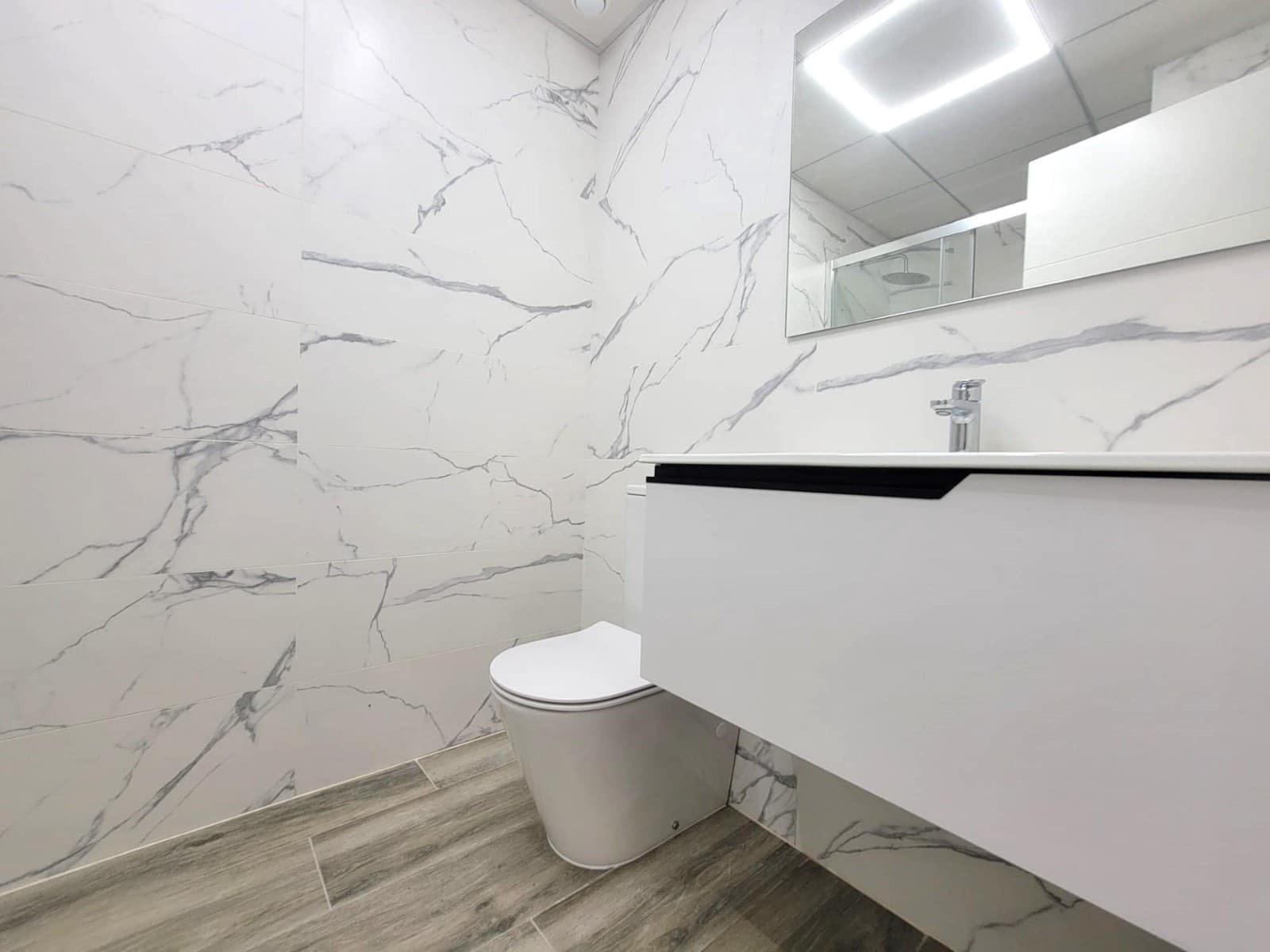 3 sypialnia Apartament na sprzedaż w Torrevieja z basenem garażem - 375 000 € (Ref: 9464613)