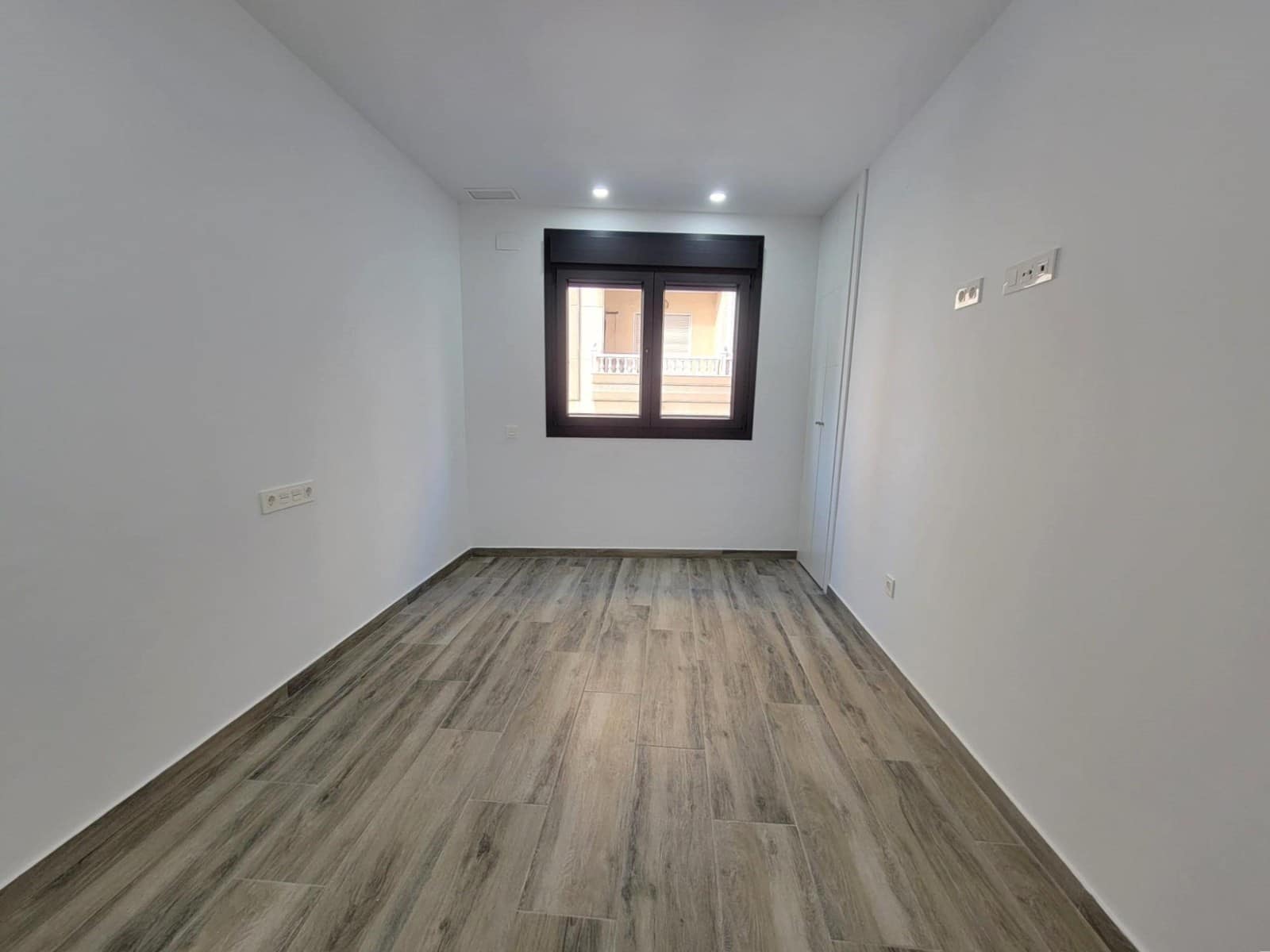 3 sypialnia Apartament na sprzedaż w Torrevieja z basenem garażem - 375 000 € (Ref: 9464613)