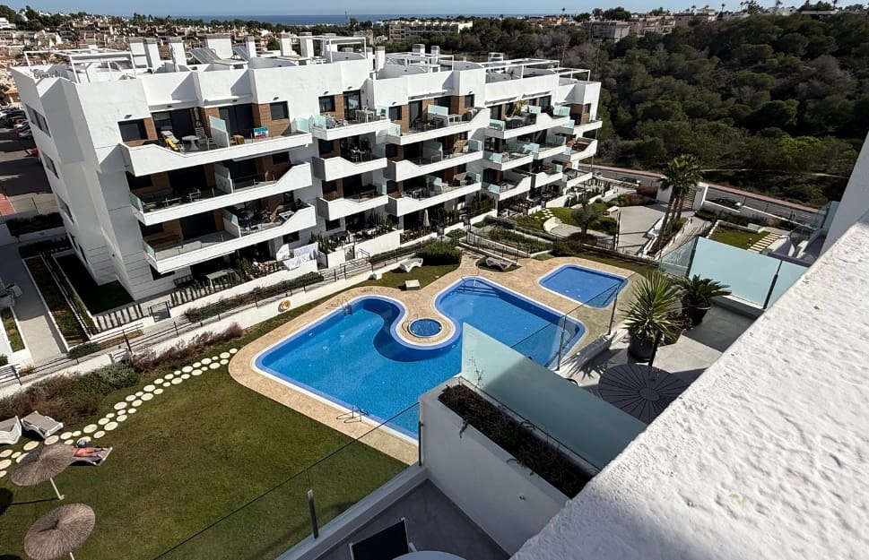 Apartamento de 2 habitaciones en Villamartin en venta con piscina - 350.000 € (Ref: 9464616)