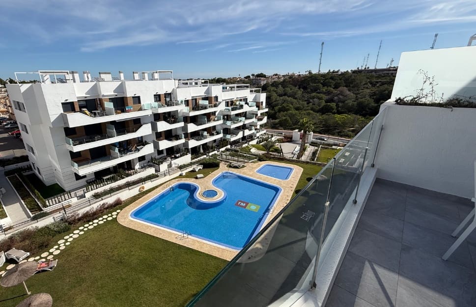 Apartamento de 2 habitaciones en Villamartin en venta con piscina - 350.000 € (Ref: 9464616)