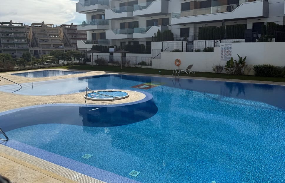 Apartamento de 2 habitaciones en Villamartin en venta con piscina - 350.000 € (Ref: 9464616)