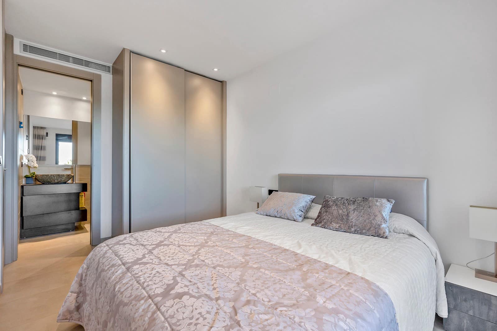 2 Zimmer Apartment zu verkaufen in Orihuela Costa mit Pool Garage - 335.000 € (Ref: 9464627)