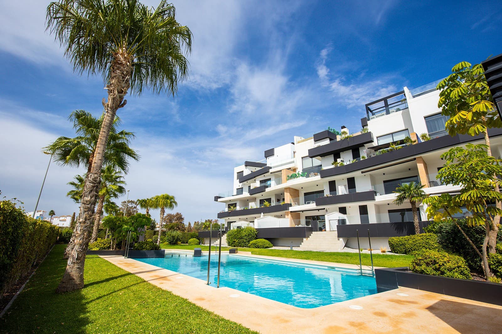 2 Zimmer Apartment zu verkaufen in Orihuela Costa mit Pool Garage - 335.000 € (Ref: 9464627)