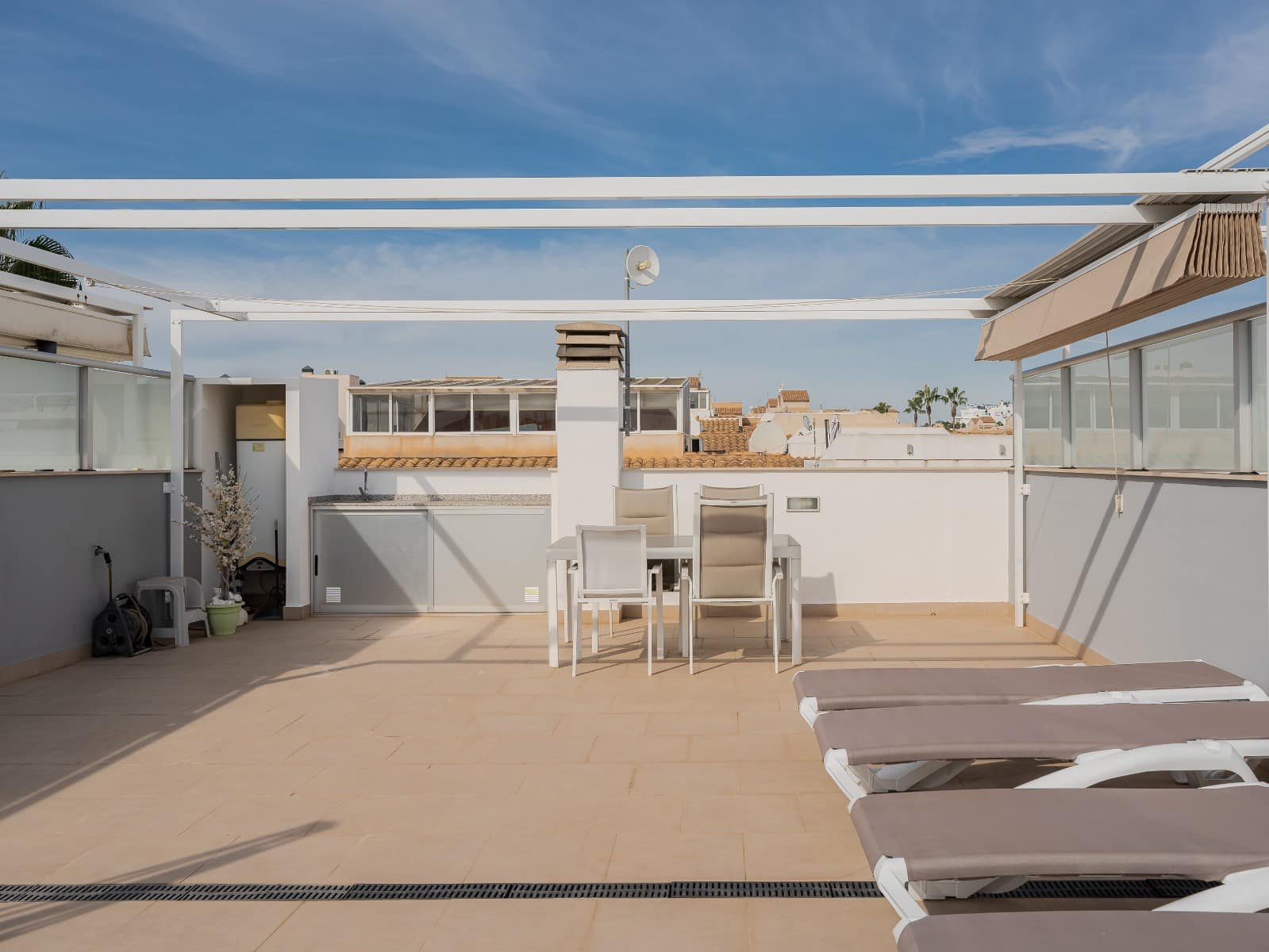 2 makuuhuone Kattohuoneisto myytävänä paikassa Orihuela Costa mukana uima-altaan 
autotalli - 289 000 € (Ref: 9464630)