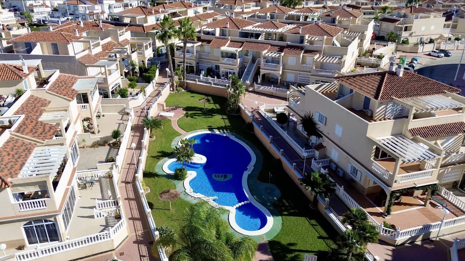 3 Zimmer Apartment zu verkaufen in Playa Flamenca mit Pool - 275.000 € (Ref: 9464631)