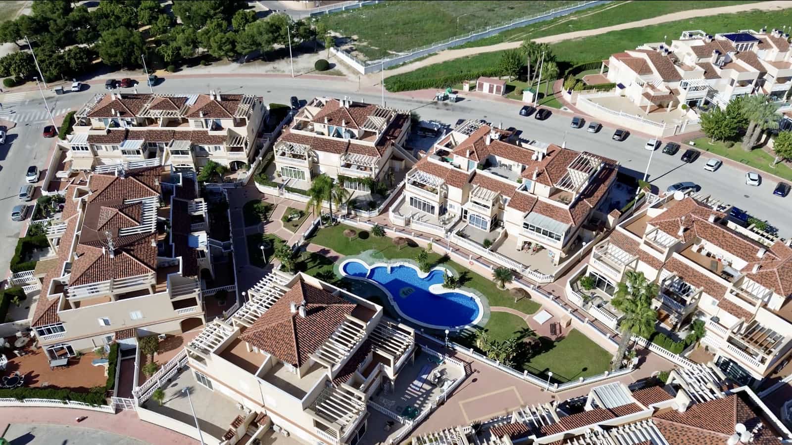 3 Zimmer Apartment zu verkaufen in Playa Flamenca mit Pool - 275.000 € (Ref: 9464631)