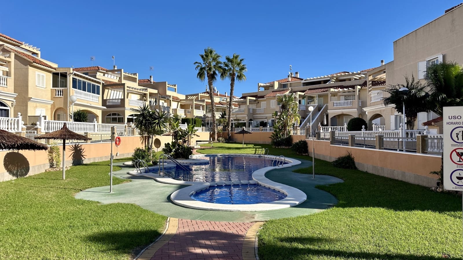 3 Zimmer Apartment zu verkaufen in Playa Flamenca mit Pool - 275.000 € (Ref: 9464631)