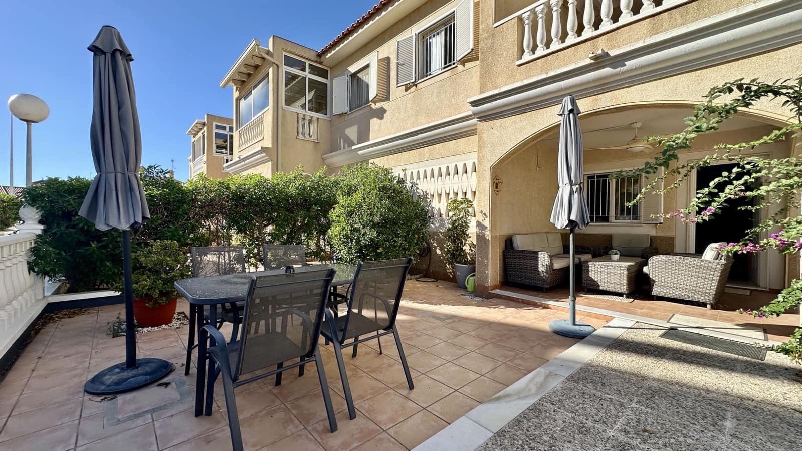 3 Zimmer Apartment zu verkaufen in Playa Flamenca mit Pool - 275.000 € (Ref: 9464631)