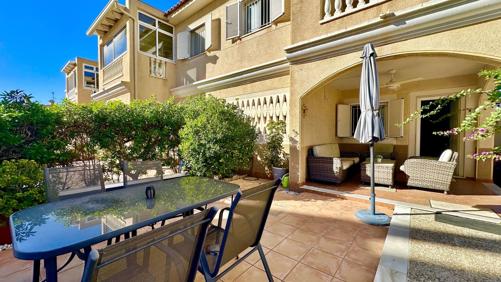 3 Zimmer Apartment zu verkaufen in Playa Flamenca mit Pool - 275.000 € (Ref: 9464631)