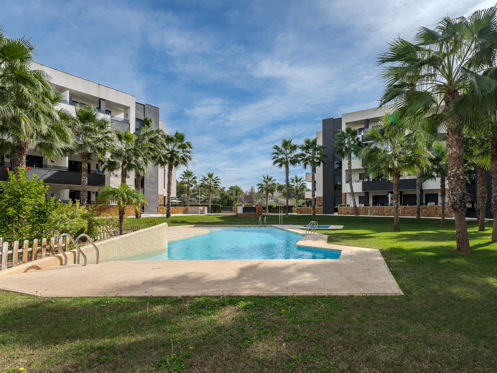 2 bedroom Apartment for sale in Los Altos with pool garage - € 239,000 (Ref: 9464634)