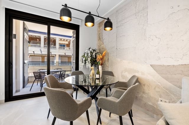 2 quarto Apartamento para venda em Las Piscinas Naturales, Torrevieja com piscina - 279 000 € (Ref: 9464639)