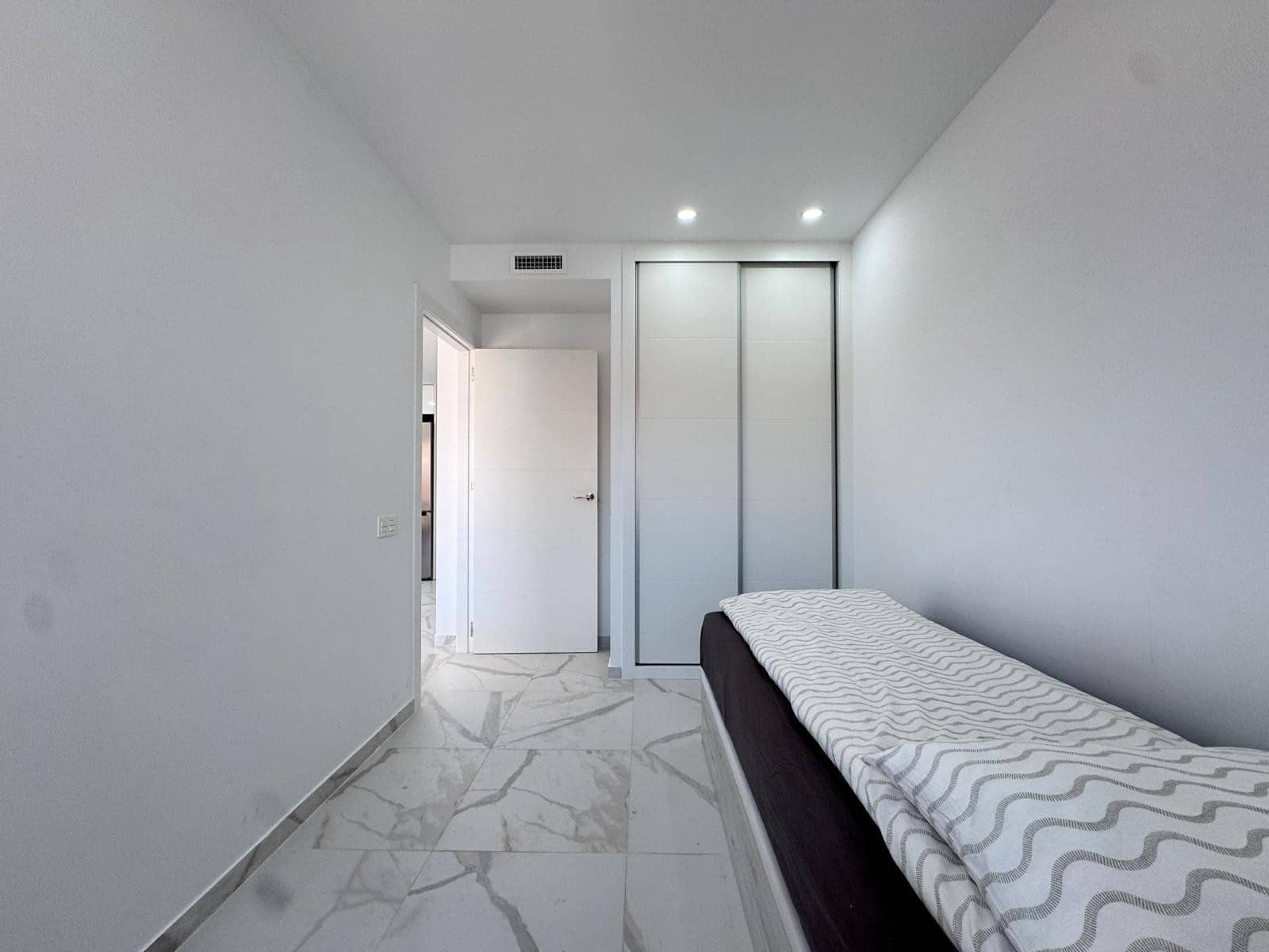 2 chambre Penthouse à vendre à Torrevieja avec piscine - 390 000 € (Ref: 9464653)