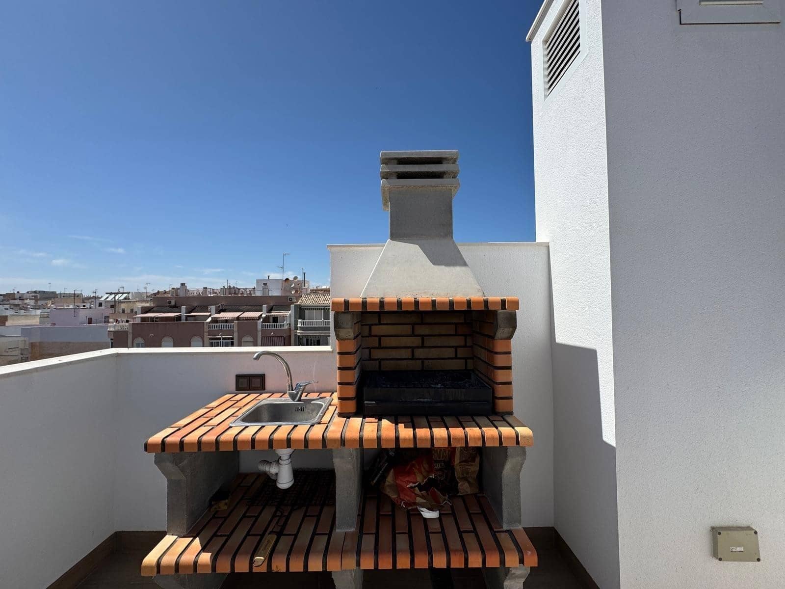2 chambre Penthouse à vendre à Torrevieja avec piscine - 390 000 € (Ref: 9464653)