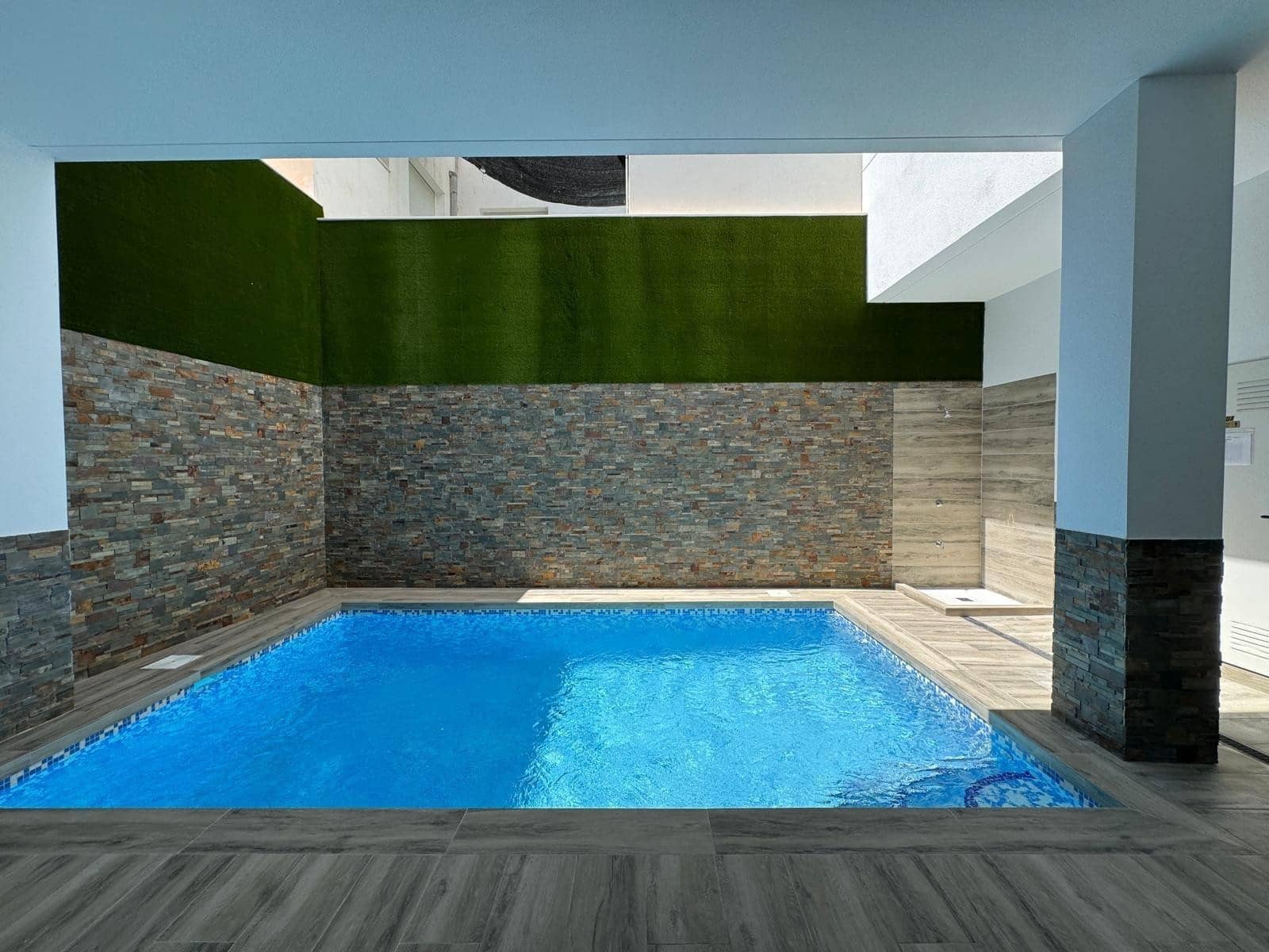 2 chambre Penthouse à vendre à Torrevieja avec piscine - 390 000 € (Ref: 9464653)