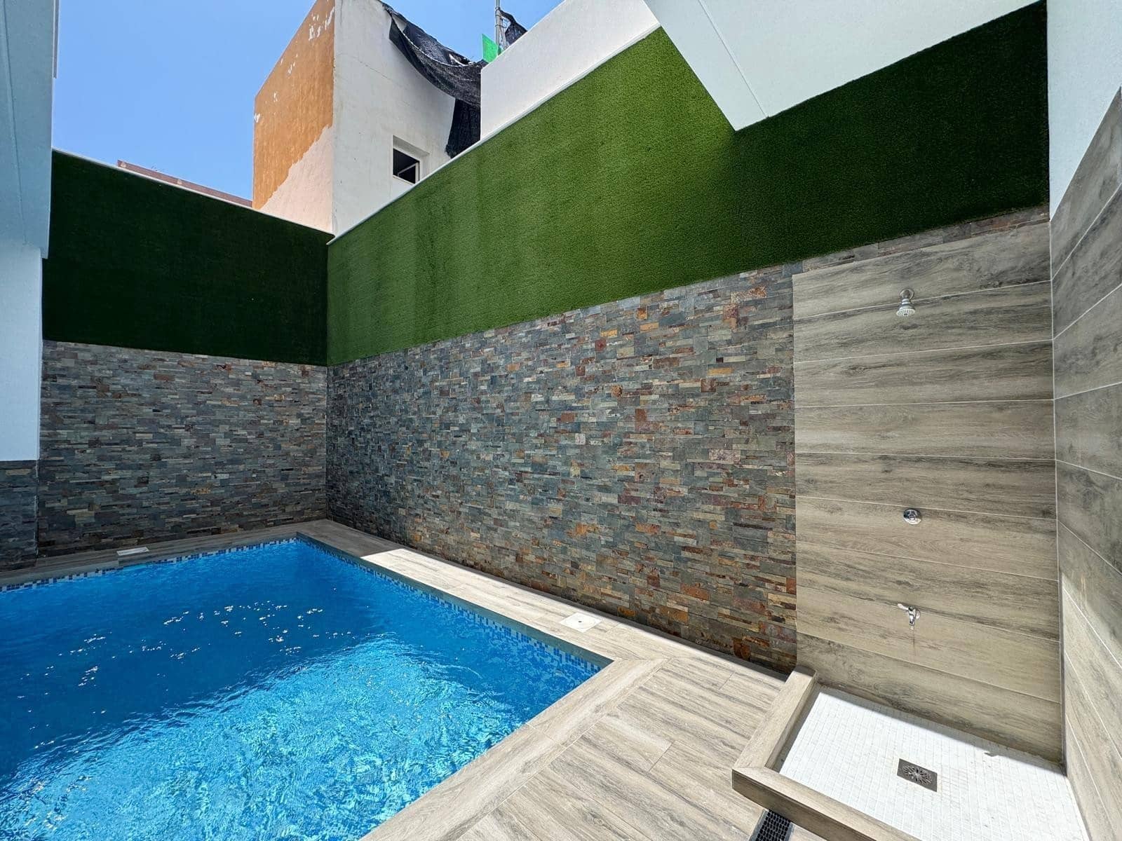 2 chambre Penthouse à vendre à Torrevieja avec piscine - 390 000 € (Ref: 9464653)