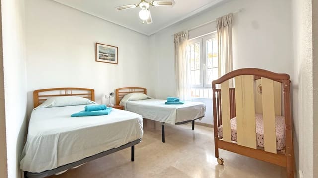 Apartamento de 2 habitaciones en Villamartin, Orihuela en venta con piscina garaje - 199.000 € (Ref: 9464663)