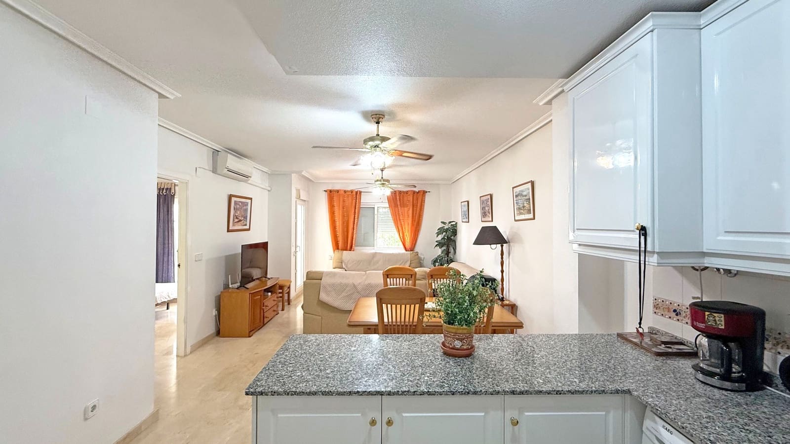 2 soveværelse Lejlighed til salg i Villamartin med swimmingpool garage - € 199.000 (Ref: 9464663)