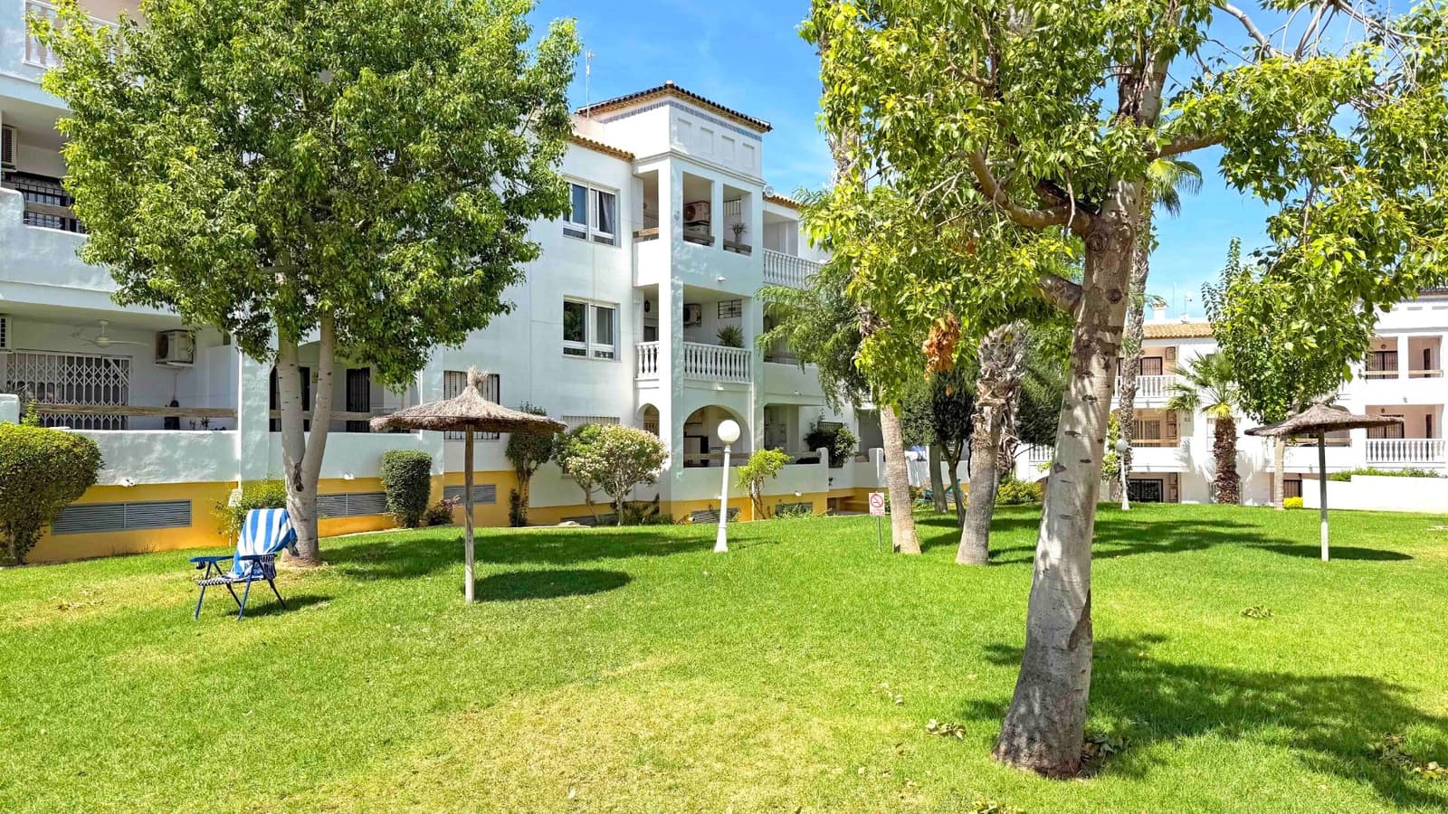 2 soveværelse Lejlighed til salg i Villamartin med swimmingpool garage - € 199.000 (Ref: 9464663)