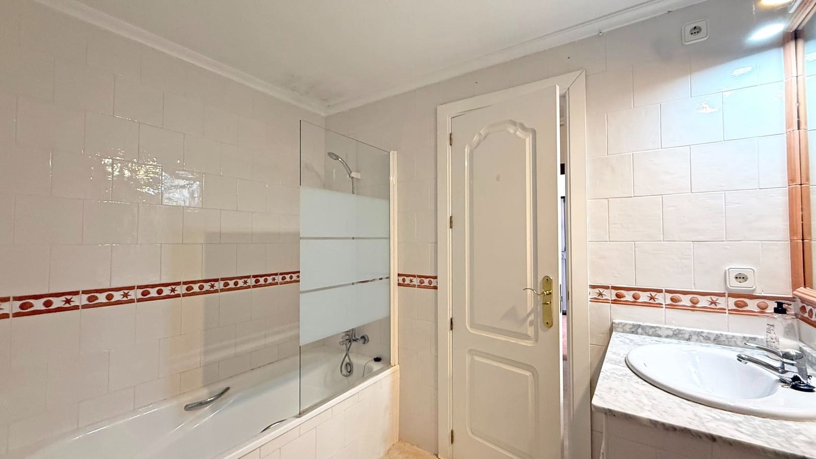 2 soveværelse Lejlighed til salg i Villamartin med swimmingpool garage - € 199.000 (Ref: 9464663)