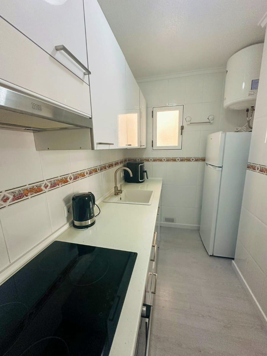 Apartamento de 2 habitaciones en Torrevieja en venta con piscina - 144.000 € (Ref: 9464673)