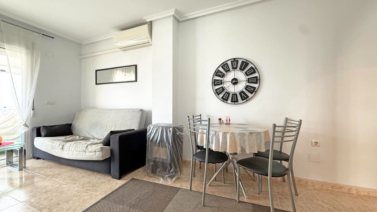 2 makuuhuone Kattohuoneisto myytävänä paikassa Torrevieja mukana uima-altaan - 169 900 € (Ref: 9464680)