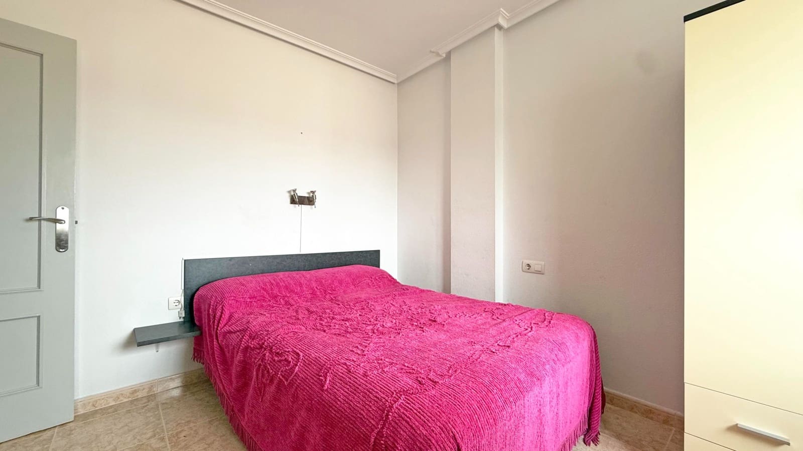 2 makuuhuone Kattohuoneisto myytävänä paikassa Torrevieja mukana uima-altaan - 169 900 € (Ref: 9464680)