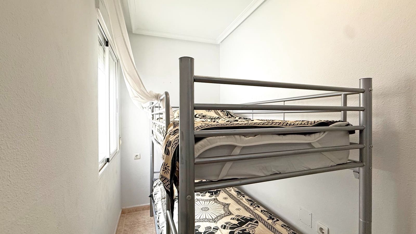 2 makuuhuone Kattohuoneisto myytävänä paikassa Torrevieja mukana uima-altaan - 169 900 € (Ref: 9464680)