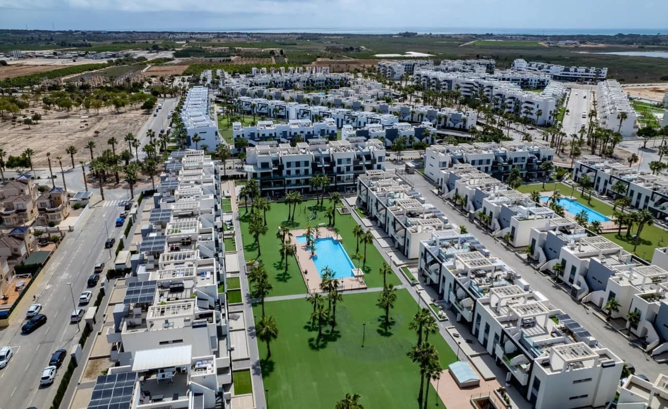 3 makuuhuone Huoneisto myytävänä paikassa Guardamar del Segura mukana uima-altaan 
autotalli - 295 000 € (Ref: 9464681)