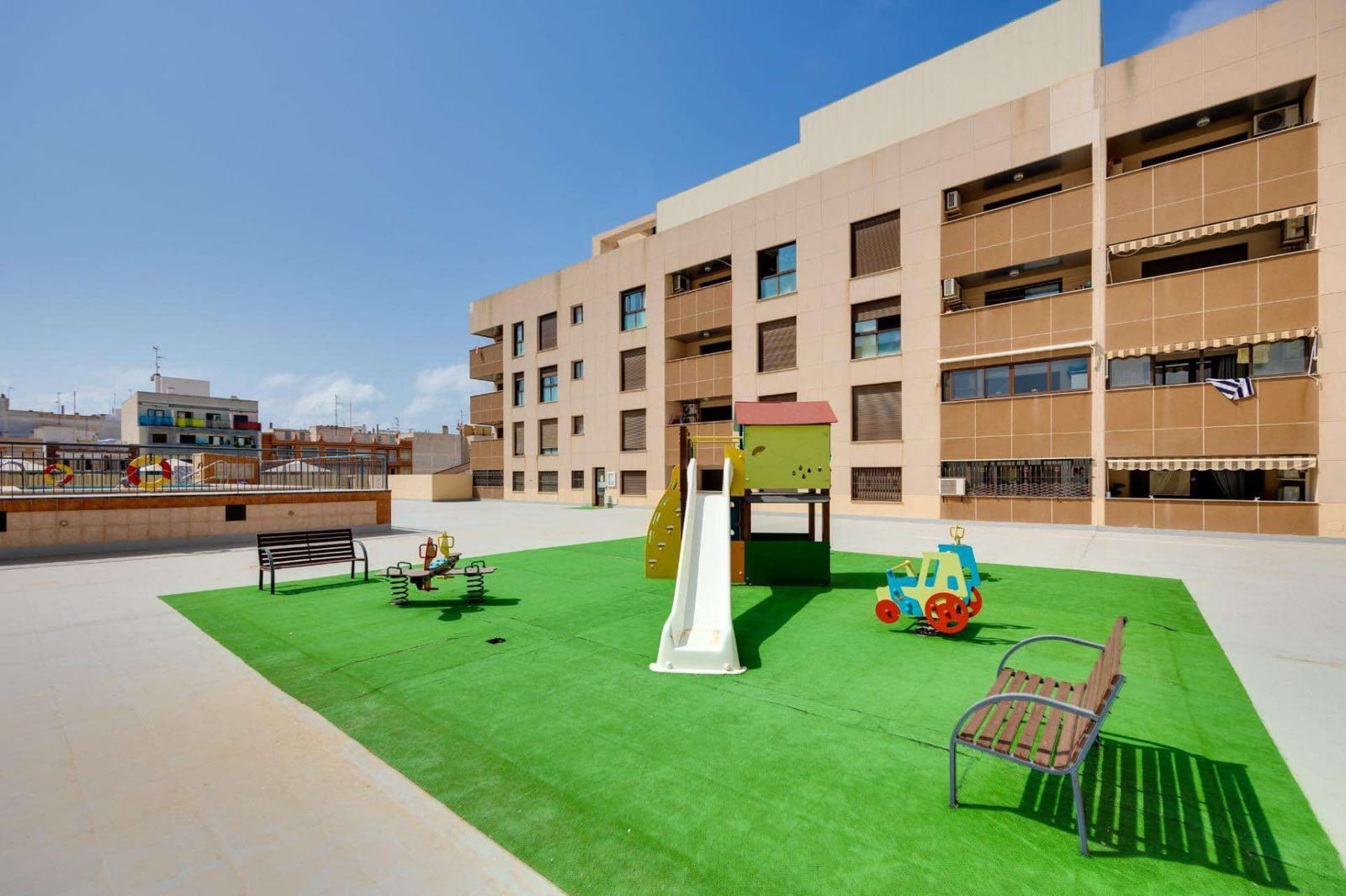 2 slaapkamer Appartement te koop in Torrevieja met zwembad - € 159.900 (Ref: 9464692)