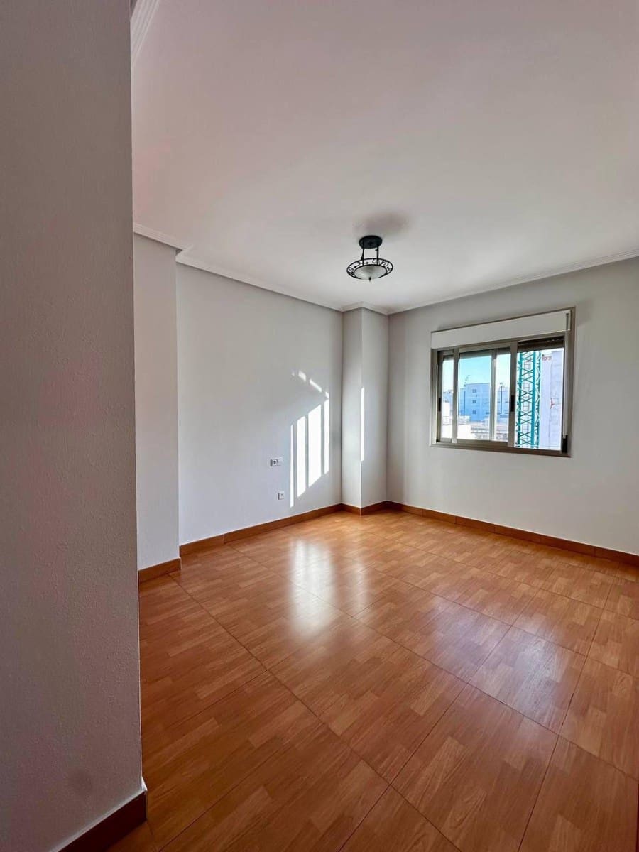 3 bedroom Apartment for sale in Torrevieja with garage - € 255,000 (Ref: 9464694)