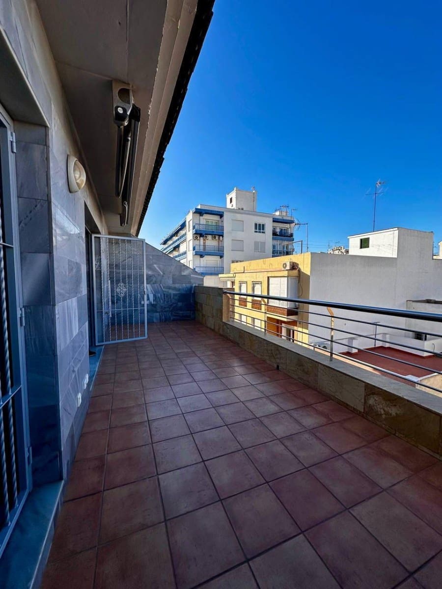 3 bedroom Apartment for sale in Torrevieja with garage - € 255,000 (Ref: 9464694)