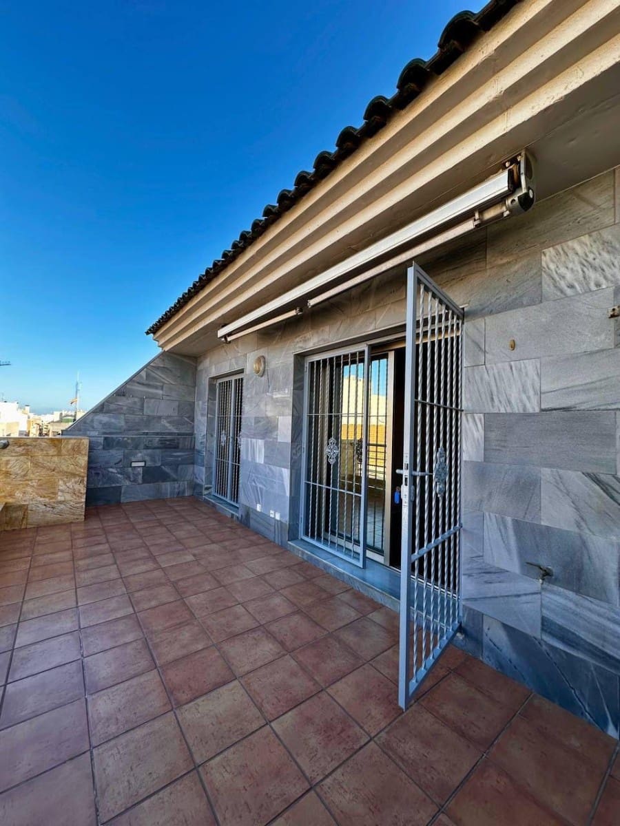 3 bedroom Apartment for sale in Torrevieja with garage - € 255,000 (Ref: 9464694)