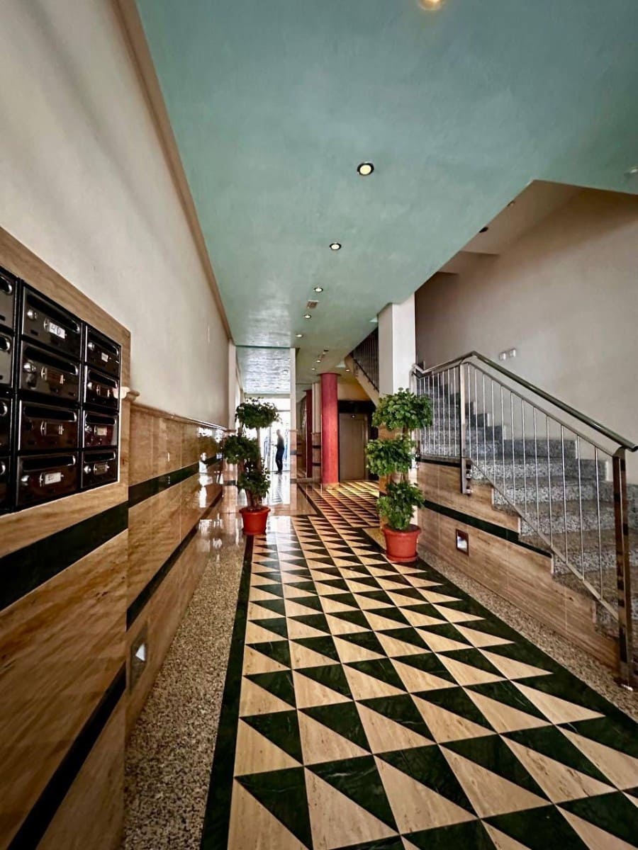 3 bedroom Apartment for sale in Torrevieja with garage - € 255,000 (Ref: 9464694)