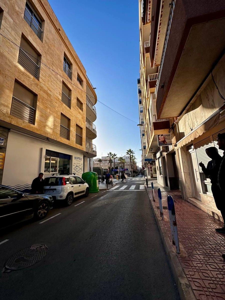 3 bedroom Apartment for sale in Torrevieja with garage - € 255,000 (Ref: 9464694)