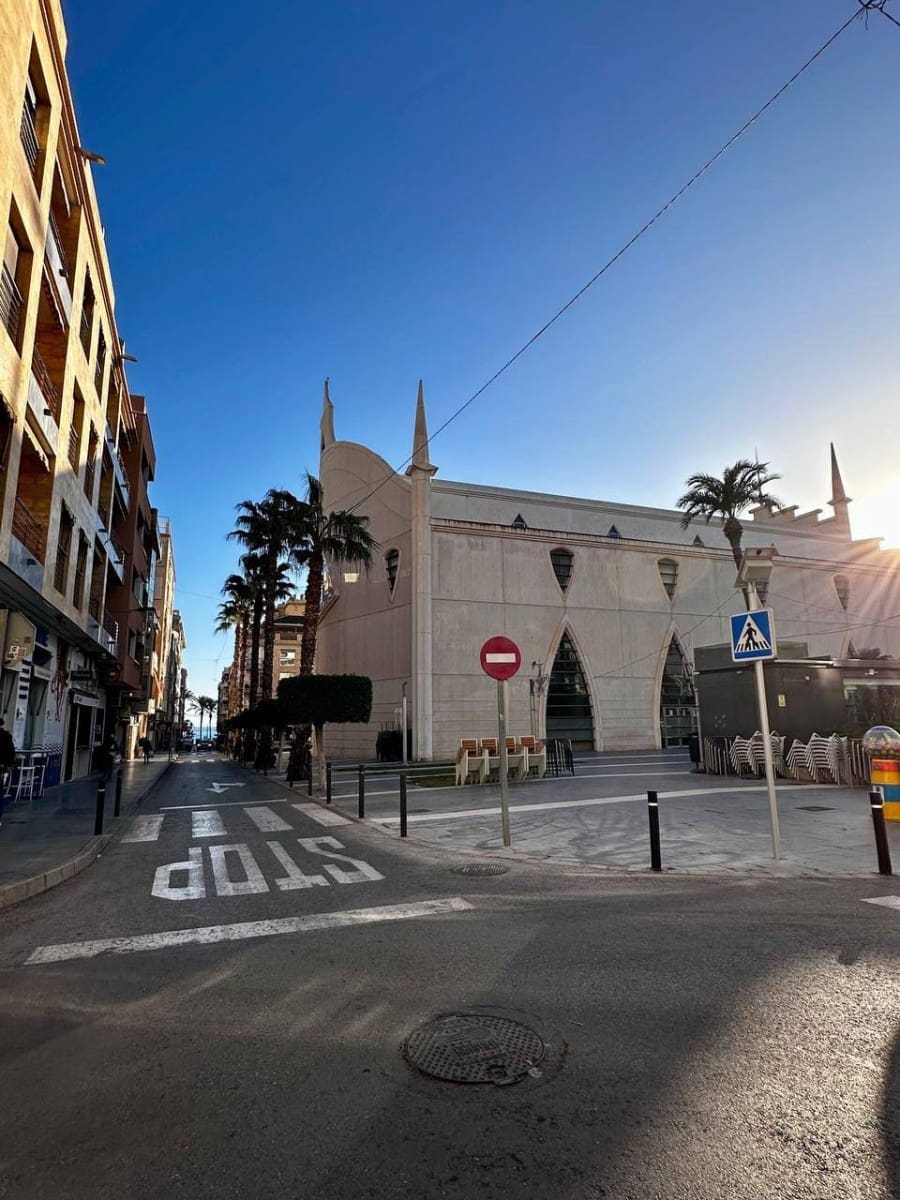 3 bedroom Apartment for sale in Torrevieja with garage - € 255,000 (Ref: 9464694)