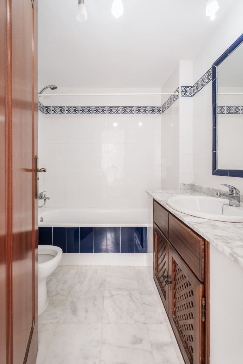 2 bedroom Apartment for sale in Torrevieja with pool - € 225,000 (Ref: 9464699)