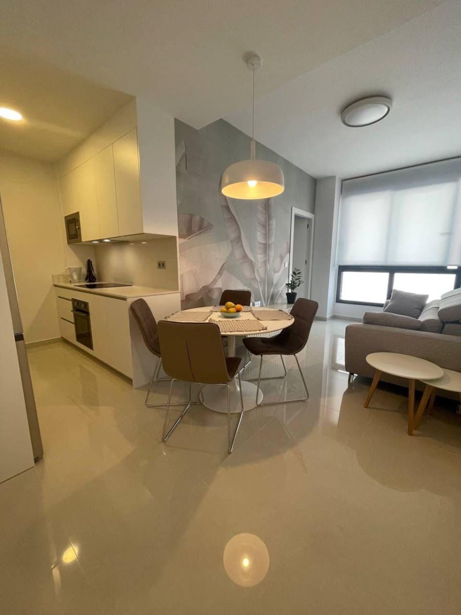 Apartamento de 2 habitaciones en Torrevieja en venta con piscina - 175.000 € (Ref: 9464711)