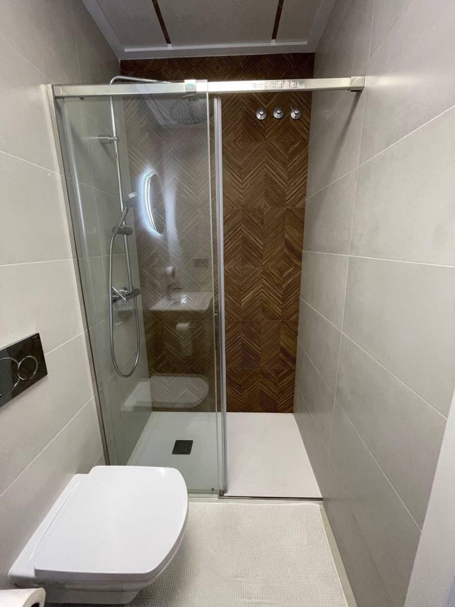 Apartamento de 2 habitaciones en Torrevieja en venta con piscina - 175.000 € (Ref: 9464711)