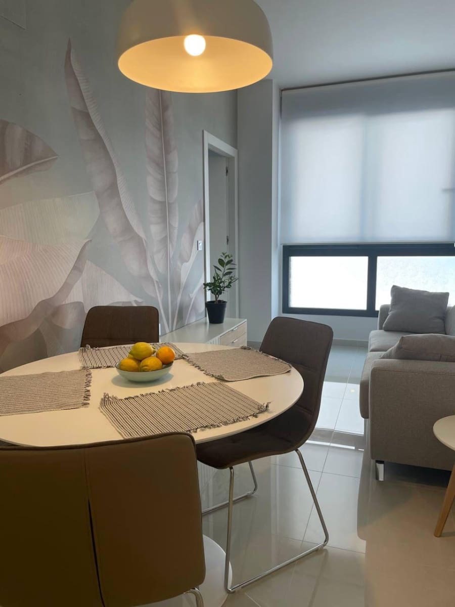 Apartamento de 2 habitaciones en Torrevieja en venta con piscina - 175.000 € (Ref: 9464711)