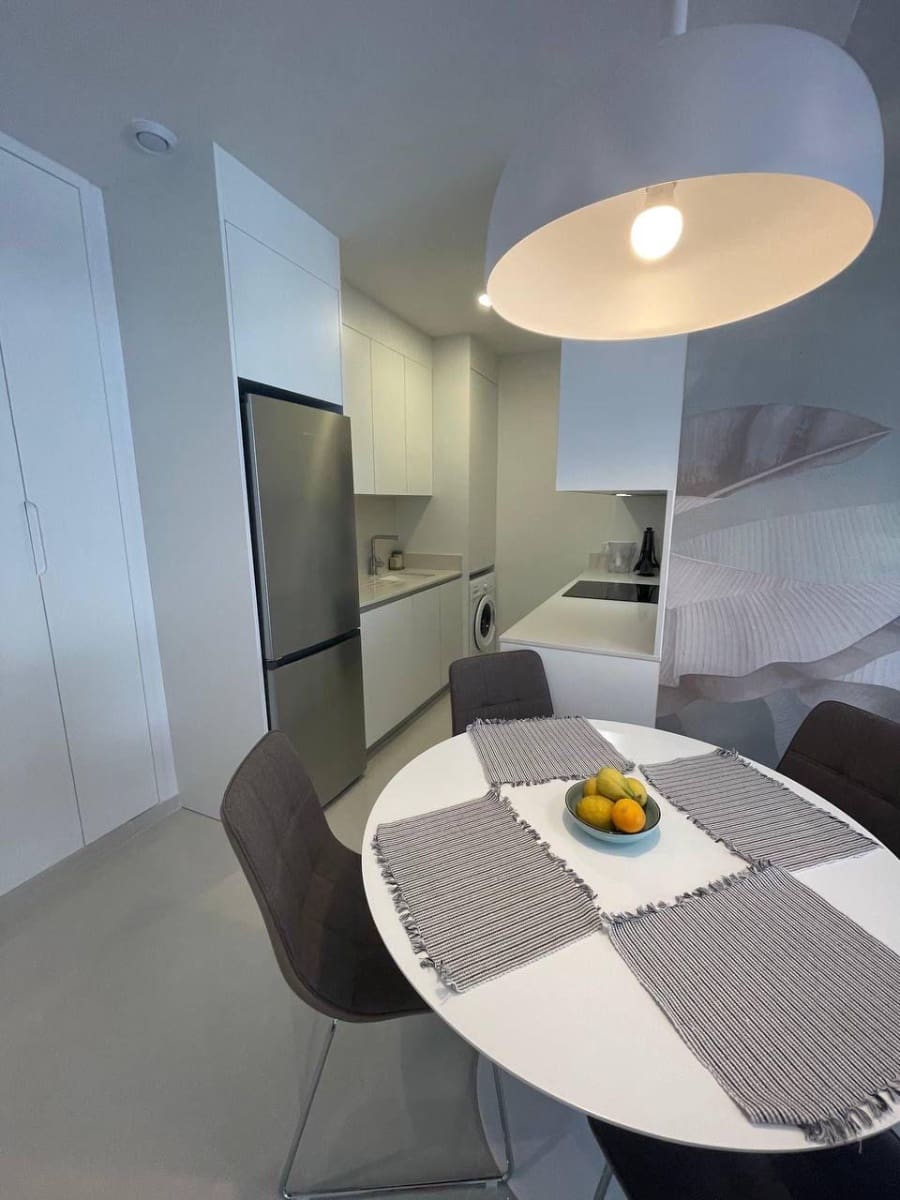 Apartamento de 2 habitaciones en Torrevieja en venta con piscina - 175.000 € (Ref: 9464711)