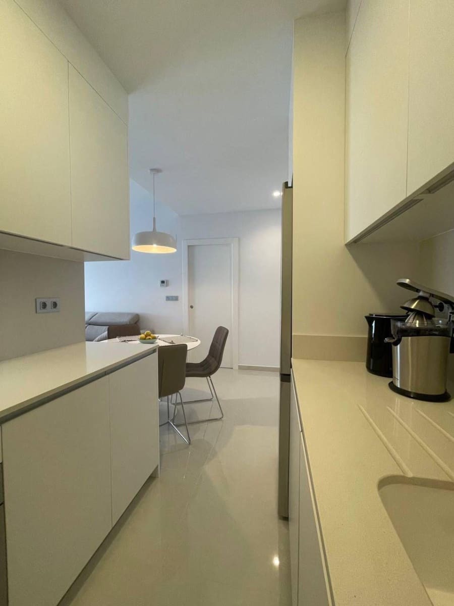 Apartamento de 2 habitaciones en Torrevieja en venta con piscina - 175.000 € (Ref: 9464711)