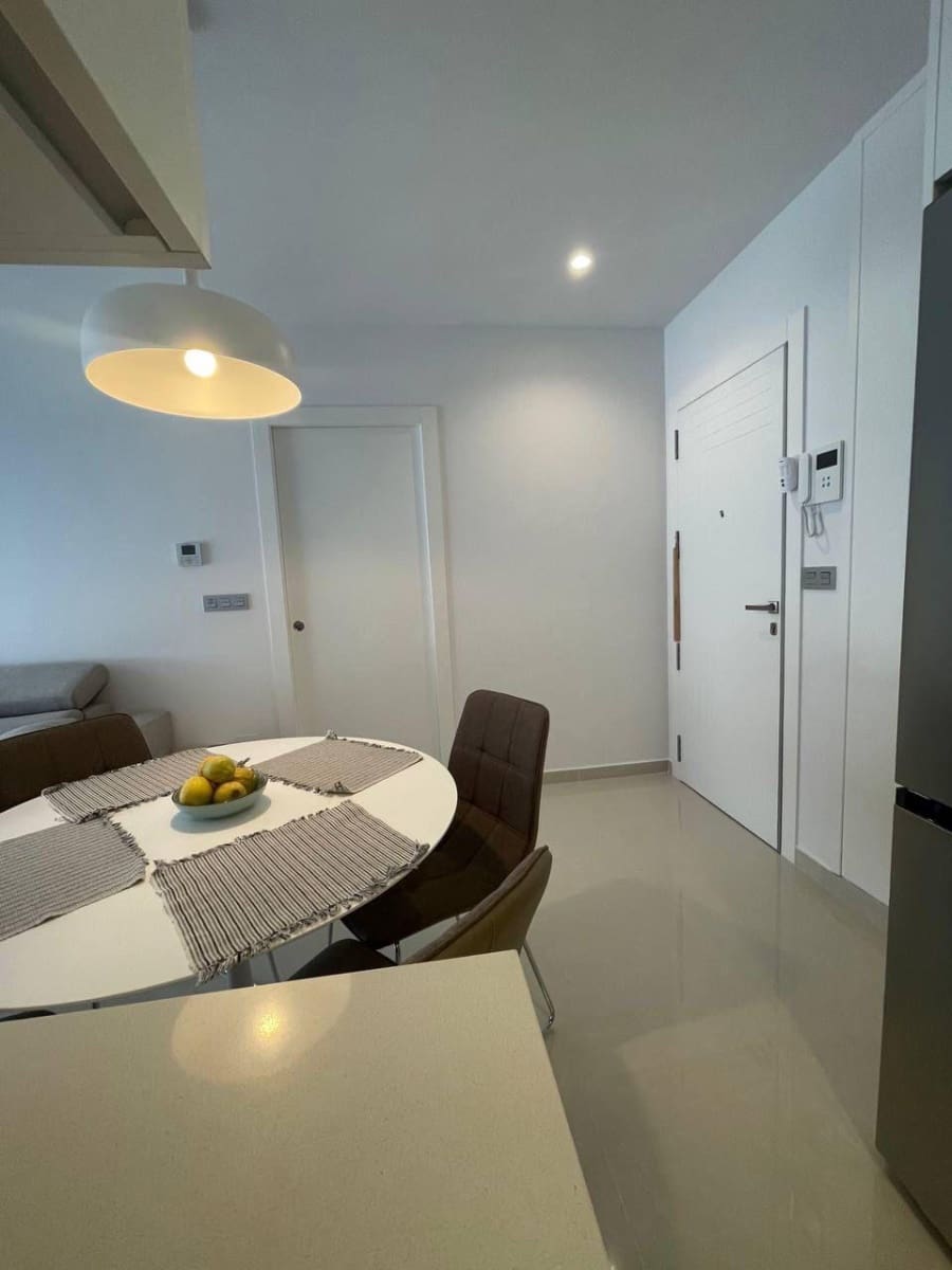 Apartamento de 2 habitaciones en Torrevieja en venta con piscina - 175.000 € (Ref: 9464711)